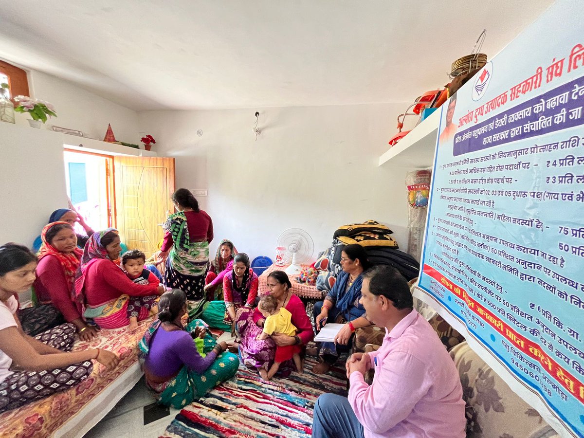 AdBageshwar's tweet photo. आज दिनांक28-07-2023 को पुनर्गठित निबन्धित दुग्ध समिति पुरडा , गरूड़ मार्ग में बैठक आहूत कर विभागीय योजनाओं , एन.सी.डी.सी.-डेरी के.सी.सी. योजना की जानकारी प्रदान किया गया, साथ ही लम्पी रोग उपचार, पशु चिकित्सा कैम्प एवं पशु औषधियों का वितरण भी  गया @DirectorDairy @basava_ias https://t.co/3J0QrGLJGU