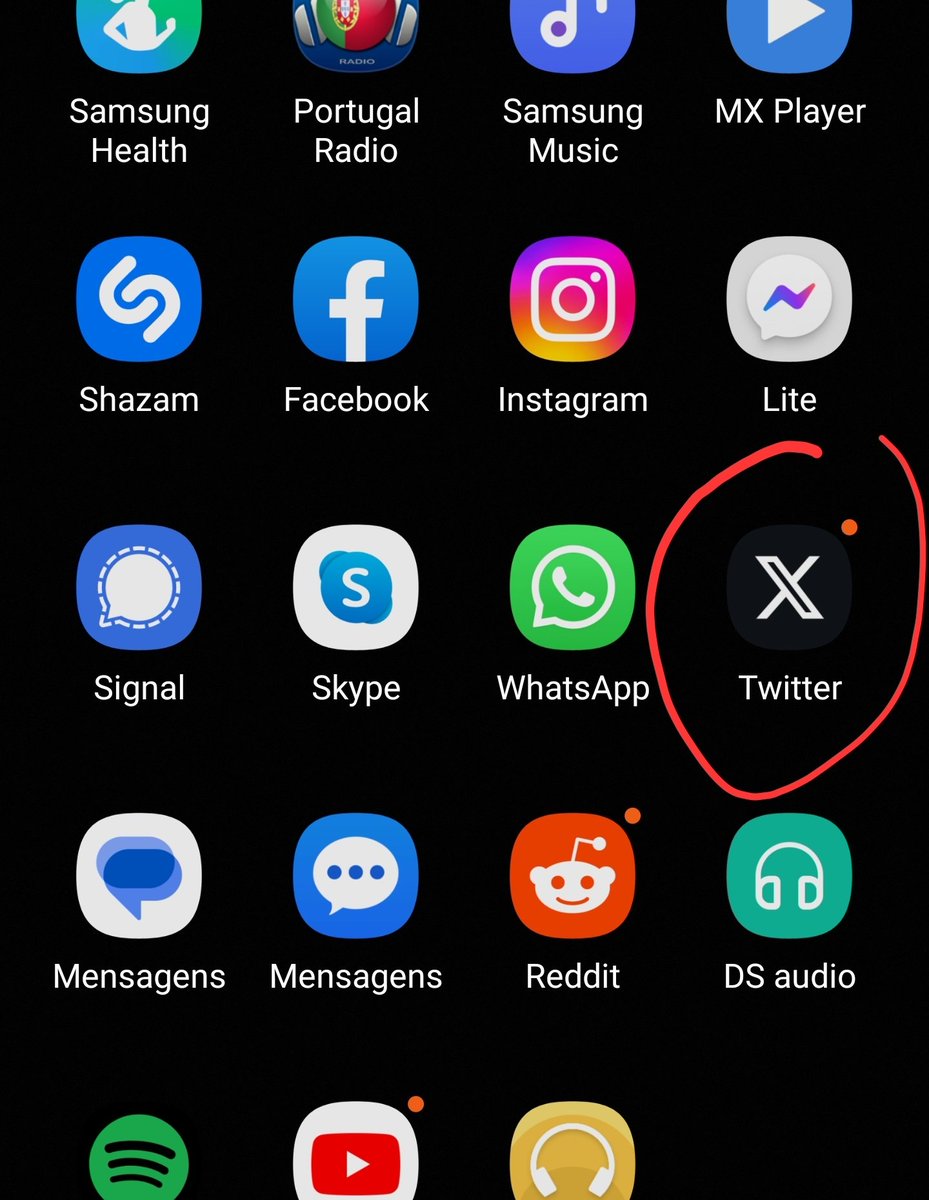 BMaioral's tweet photo. This is what happens to a logo when you give all the power to the design committee or the one who hired you. The new Twitter logo doesn't look like a social network to me. Defenetly more likely a missing icon on my phone https://t.co/VTmjt7YdR6