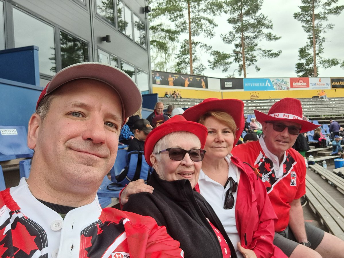 JAStovel's tweet photo. Le #Pesäpallo n'est peut-être pas le jeu le plus facile à apprendre, mais nous nous amusons à regarder 🇨🇦 jouer 🇦🇺 pour sa première participation à la #PesäpalloWorldCup.
#CANFIN75 https://t.co/ZDIBXhbKCi