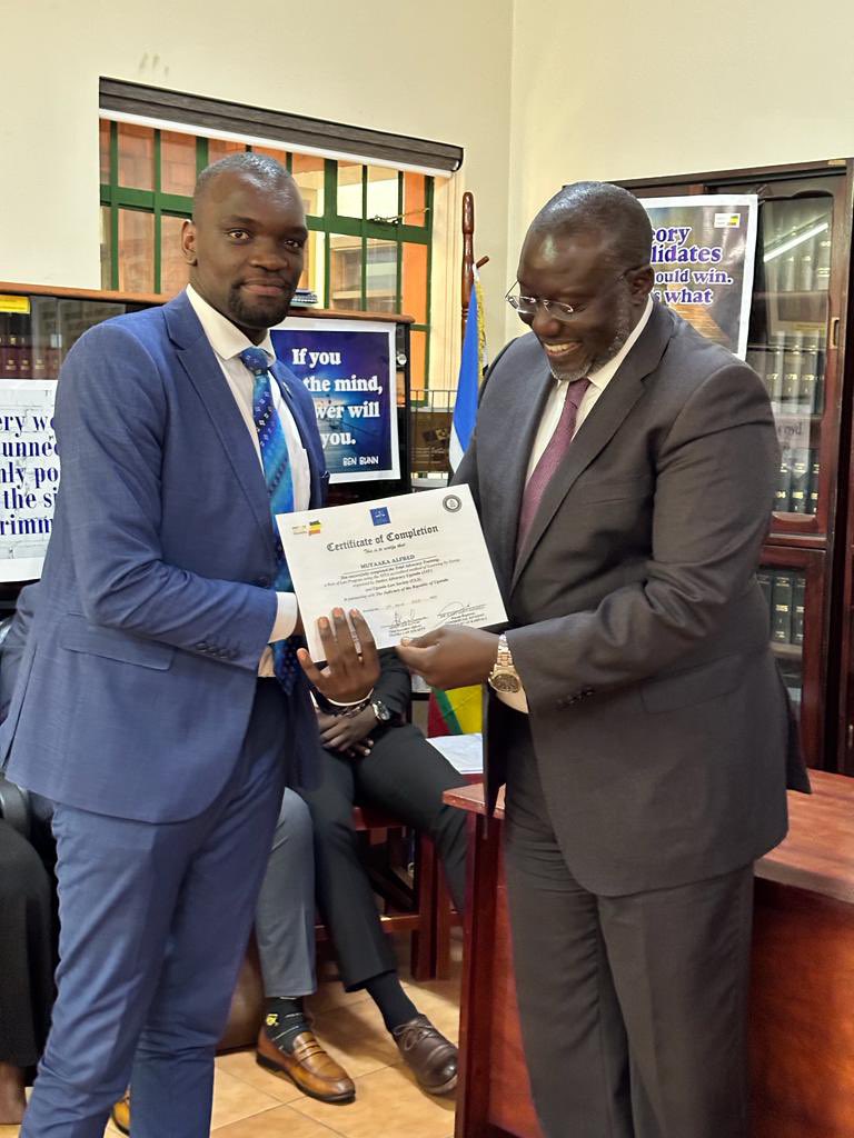 MuyaakaAlfred's tweet photo. #Sharpened for #TrialAdvocacy.
The reply to the inquiry of where I learnt my exceptional trial Advocacy skills will always be that I participated in the rigorous Trial Advocacy Training conducted by @TrialAdvocacyUG in partnership with @ug_lawsociety Thank you @kalikumutimalaw https://t.co/TwforTBEdK