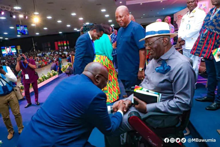 PrinceDavidOsei's tweet photo. This picture speaks volumes to me, capturing so much beauty and depth. I've had the incredible opportunity to personally meet Vice President H.E Dr. Bawumia, and let me tell you, he’s a truly remarkable individual. Humble, yet incredibly intelligent! 💯 @MBawumia  @JohnAKufuor @JDMahama