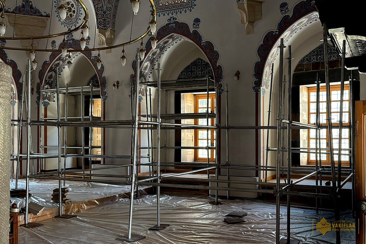 VakiflarGM's tweet photo. Vakıflar Genel Müdürlüğümüzce depremlerde zarar gören, Kilis Merkez Mevlevihane Camii, Tekye Camii, Karakadı Camilerinin (Canbolad Külliyesi) ihale, sözleşme, yer teslimleri yapılarak Rölöve Projeleri ve zemin etüdleri tamamlanmıştır. Ecdat yadigârı eserlerimizin restorasyon ve çevre düzenleme çalışmaları aslına uygun olarak hız kesmeden devam ediyor. Vakıf eserlerimizin ihyasını en kısa sürede tamamlayarak eserlerimizi ibadete açacağız.

#MevlevihaneCamii #TekyeCamii #KarakadıCamii #CanboladKülliyesi