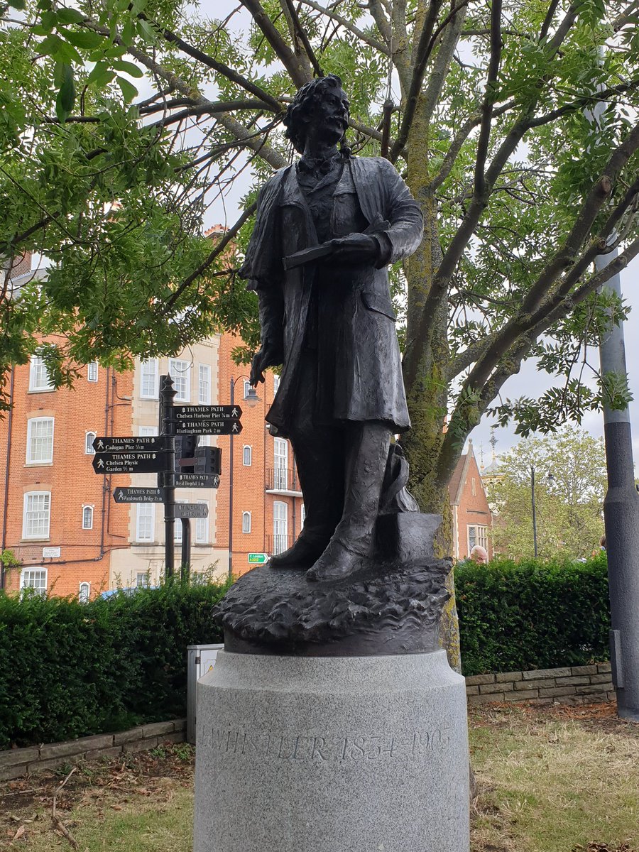 Fingerpost, north side of Battersea Bridge, Cheyne Walk. Also the statue of the American painter James Mcneill Whistler (1834-1903). The site is actually known as Whistler's Reach. #fingerpostfriday #thamespath #batterseabridge #streetsoflondon #lifeinlondon #publicsculpture