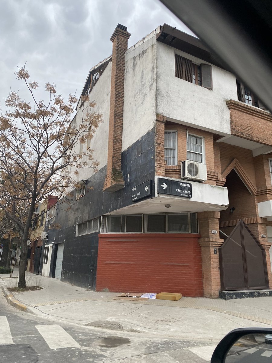 ArquitectoxHora's tweet photo. Increíble cuando no sabes qué escribir y haces leer a todos un montón de palabras que no son otra cosa más que una excusa para poner el #MejorConUnArquitecto y aún así, te sobran muchos caracteres que querés completar por el solo hecho de saber si lo leen o no.
Leyeron?
Los leo! https://t.co/W94RNV3bbM