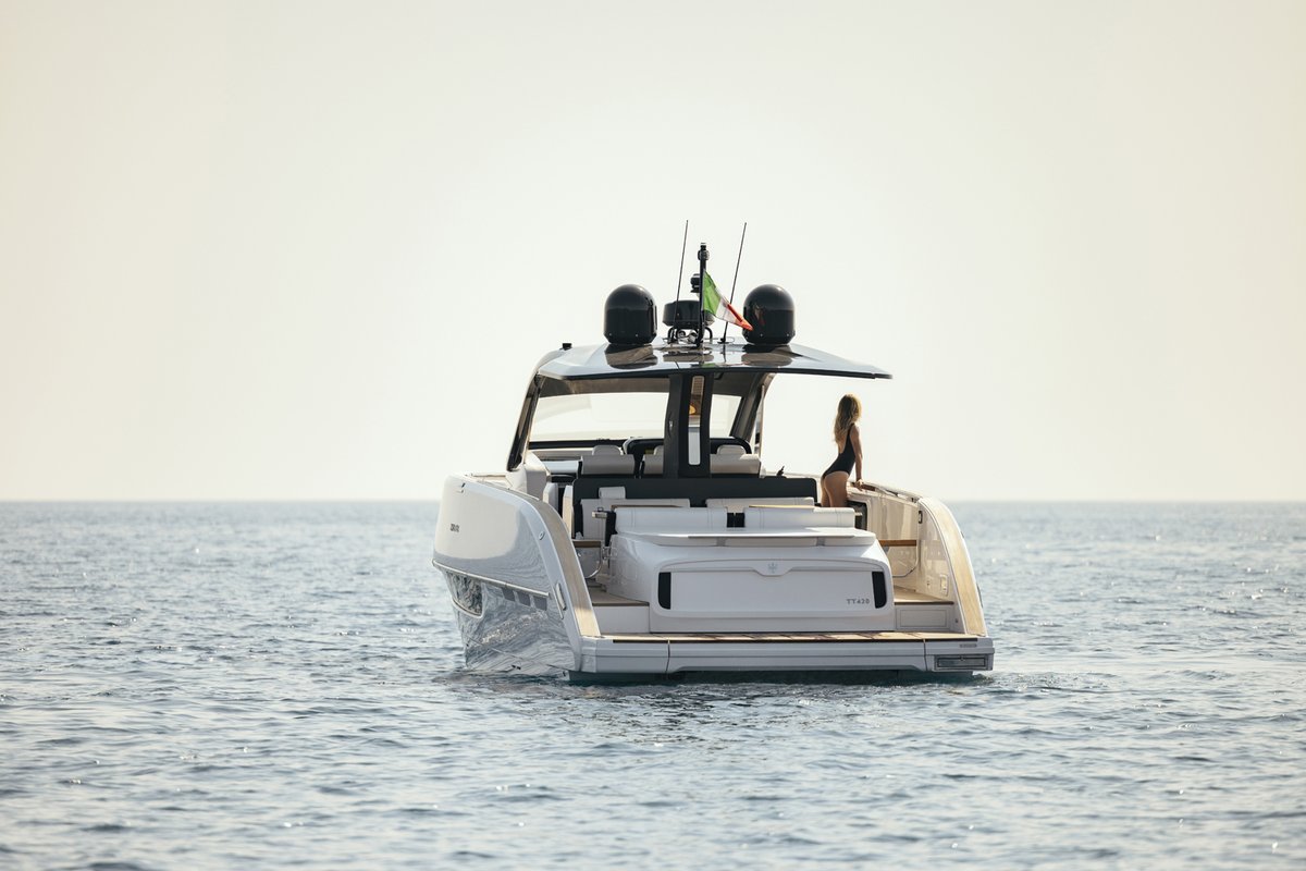 Yacht Influencer tweet media