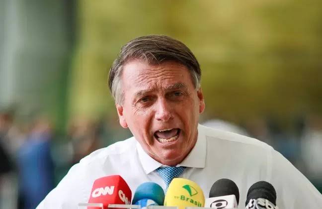 SergioAJBarrett's tweet photo. 🚨🚨🚨 Mas não é GRAVÍSSIMO?     
Sob Bolsonaro, a ABIN e o GSI esconderam mais de 1000 Relatórios com projeções, informações e alertas sobre número de casos e mortes na Pandemia.              
Quando ele vai para trás das grades pela TRAGÉDIA que causou no Brasil? https://t.co/DSR3KZ6EKx