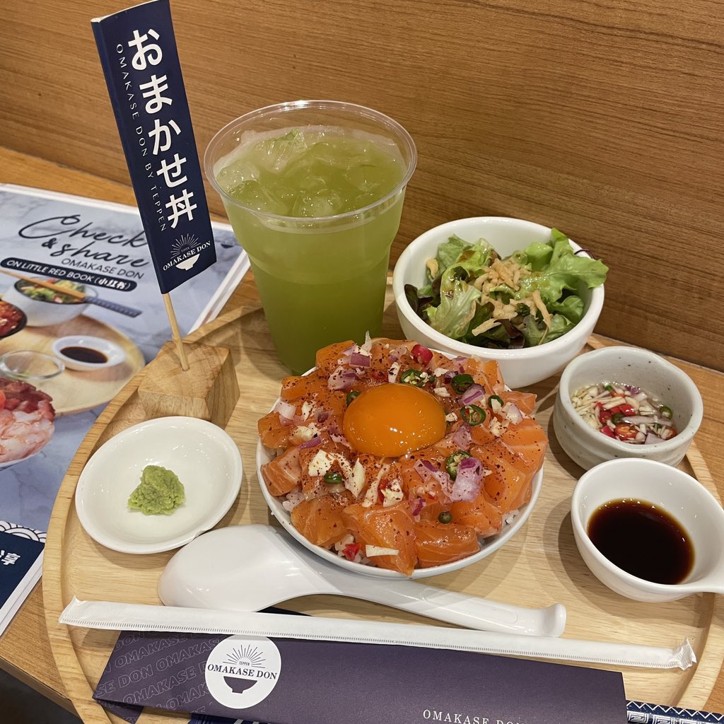 Thookboktor's tweet photo. ร้านด้งในดวงใจ ได้กิน 1 ครั้ง = กินตลอดไป อร่อยมากกก อร่อยทุกอย่าง แซลมอนชิ้นหนา ไข่ดองแบบดือ ✨🍚🐟 สลัดยังอร่อยอ่ะ แง แนะนำๆๆๆ 🥹

📍 Omakase Don by Teppen https://t.co/VoW94X7UV0