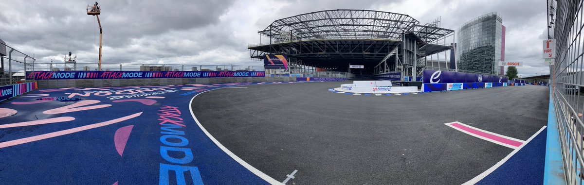 My view for the weekend… <a href="/FIAFormulaE/">Formula E</a> #LondonEPrix #ThanksMarshal #OrangeFamily