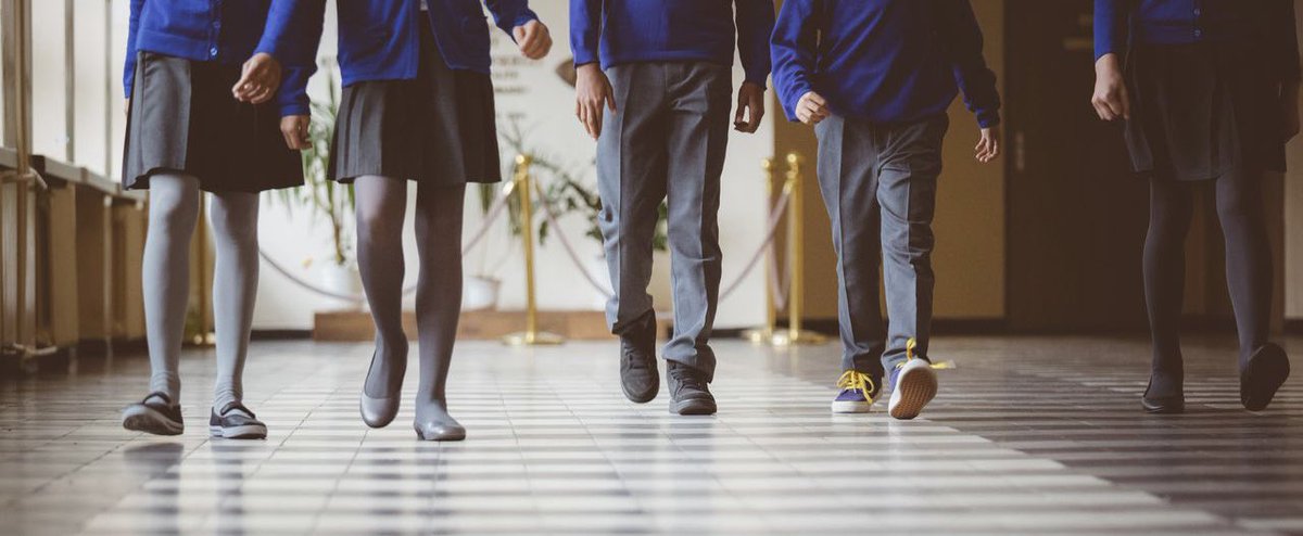 Mediavenir's tweet photo. 🇫🇷 FLASH - Le port de l’uniforme pourra être testé dans les établissements scolaires qui le souhaitent, annonce le ministre de l’Éducation nationale Gabriel Attal. (Midi Libre) https://t.co/r0x0vMSNOH