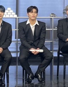 jexngwxx's tweet photo. thank you for showing up even tho you’re not feeling well. you are already doing great, jeongwoo. we’ll wait until you’re ready &amp; healthy for your cb promotions. 🥰 https://t.co/rTVWHFkvIx