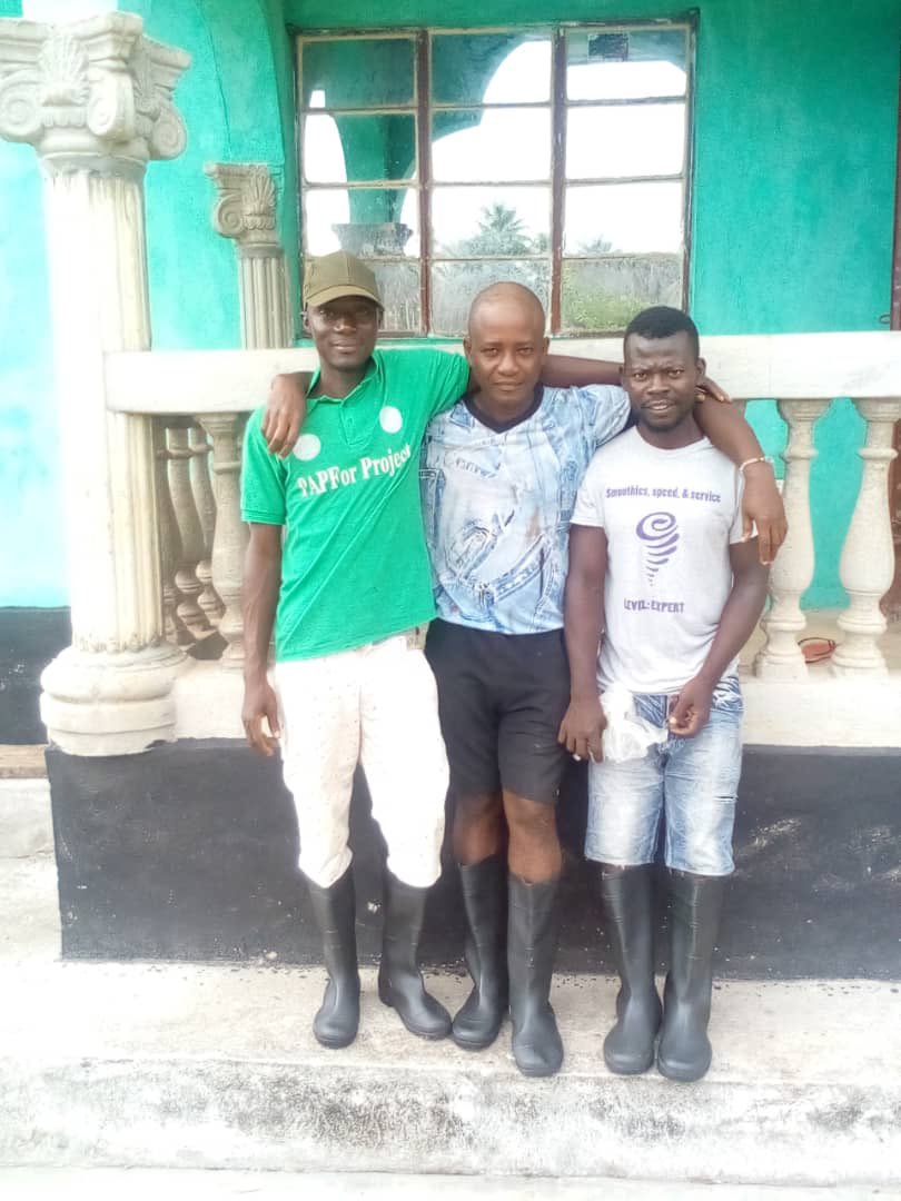 ShokelluT's tweet photo. On #WorldConservation day, 28 July, I salute the White-necked Picathartes community monitors of the Kambui Hills in #SierraLeone who have worked so hard to keep these incredible birds safe over the past five years. Thanks guys. #conservation #Birds https://t.co/oZtQ4F9VxM