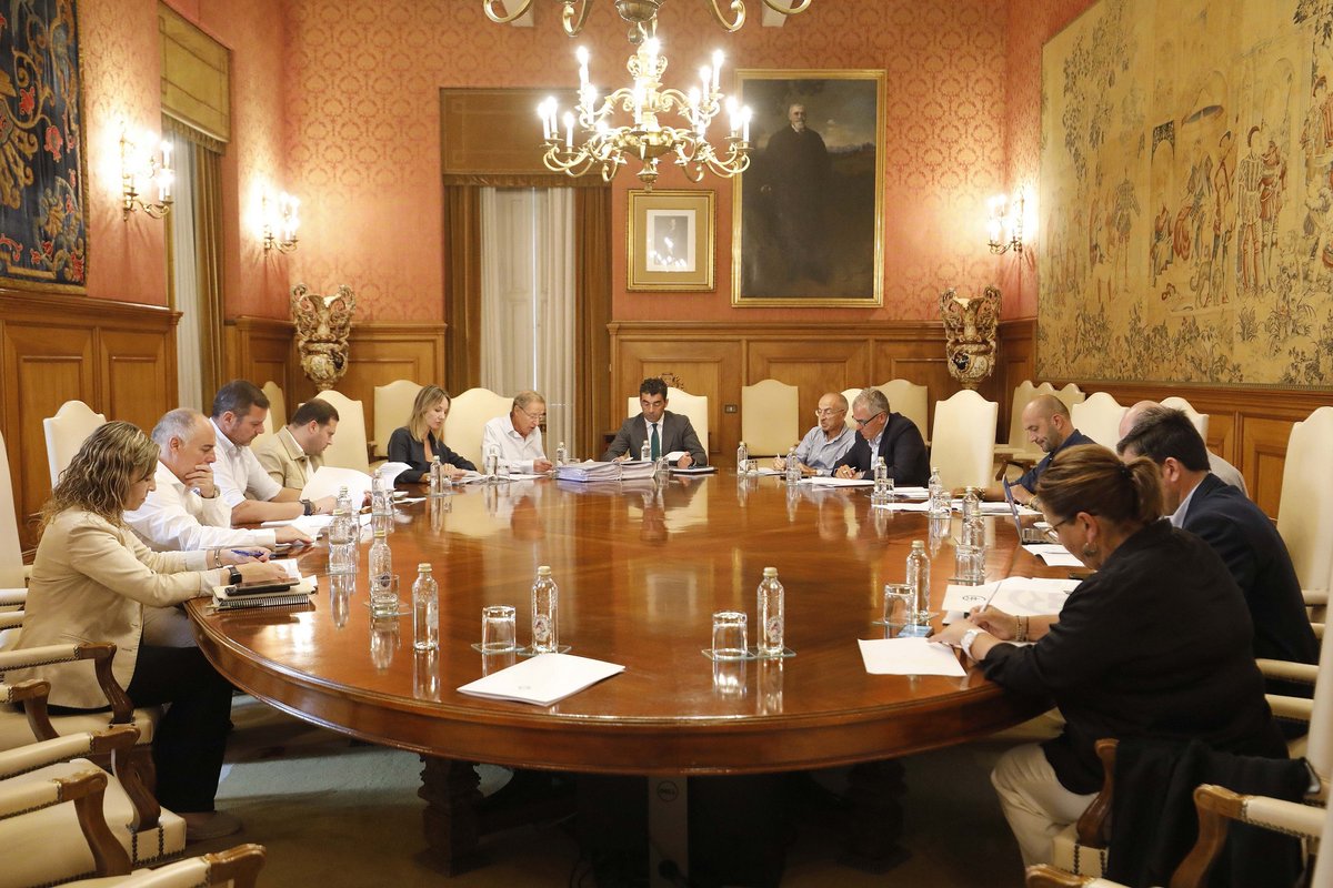 depo_es's tweet photo. A @depo_es aproba 400.000€ para obras en sete concellos da provincia
#ORosal e #Baiona recibirán 250.000 euros para a reparación de camiños e muros, mentres que #Forcarei, #Dozon, #Caldas, #Catoira e #Ribadumia contarán con 150.000 euros para novas instalacións fotovoltaicas https://t.co/paQaDjaYMo