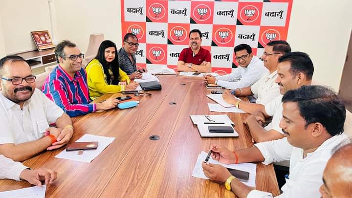 bjpsmbudaun's tweet photo. भाजपा जिला कार्यालय पर 30 जुलाई को होने वाली मोदी जी के #ManKiBaat के निमित्त जिला मॉनिटरिंग टीम के साथ योजना बैठक...
#BJP4UP
#ManKiBaat
#BhupendraSinghChaudhary
#Dharampalsingh
#DurvijaySinghShakya
#RajeevKkumarGupta
#bjpbadaun https://t.co/VNKHBsPrIC