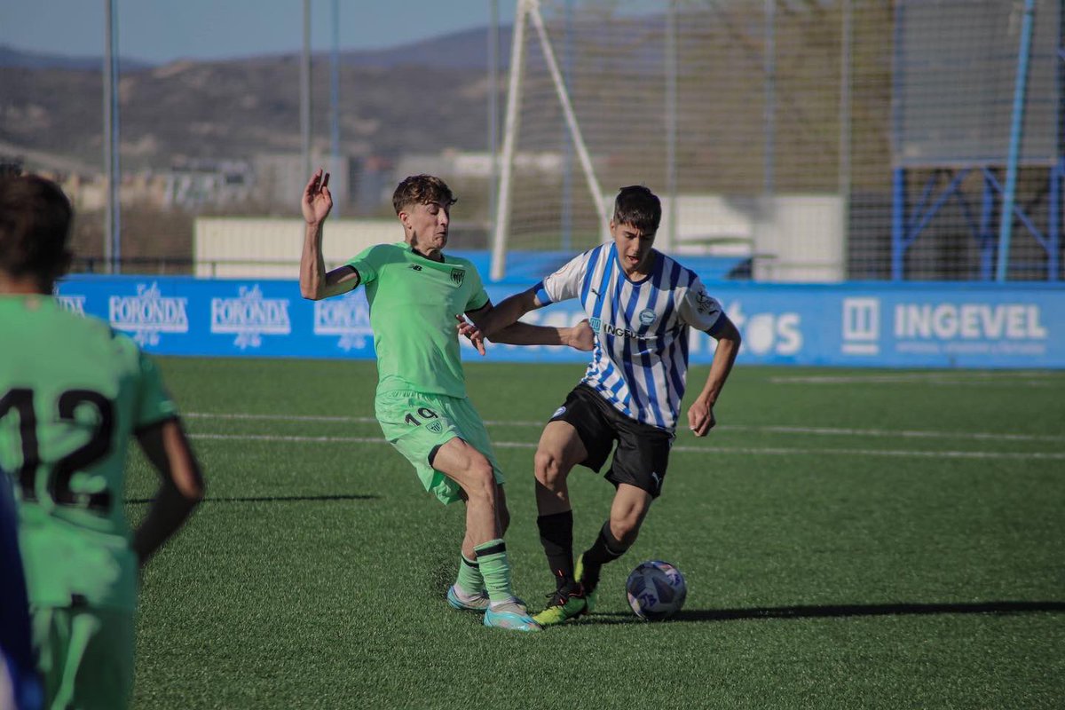 La <a href="/juventusfces/">JuventusFC</a> ha firmado este Verano a dos jugadores españoles para sus categorías inferiores.

- Bruno Martínez (2006) del @RCDEFutbolBase 
- Javier Gil (2006) del <a href="/Alaves/">Deportivo Alavés</a> 

Ámbitos centrales, habrá que estar atentos a sus posibilidades de ir con 🇪🇸