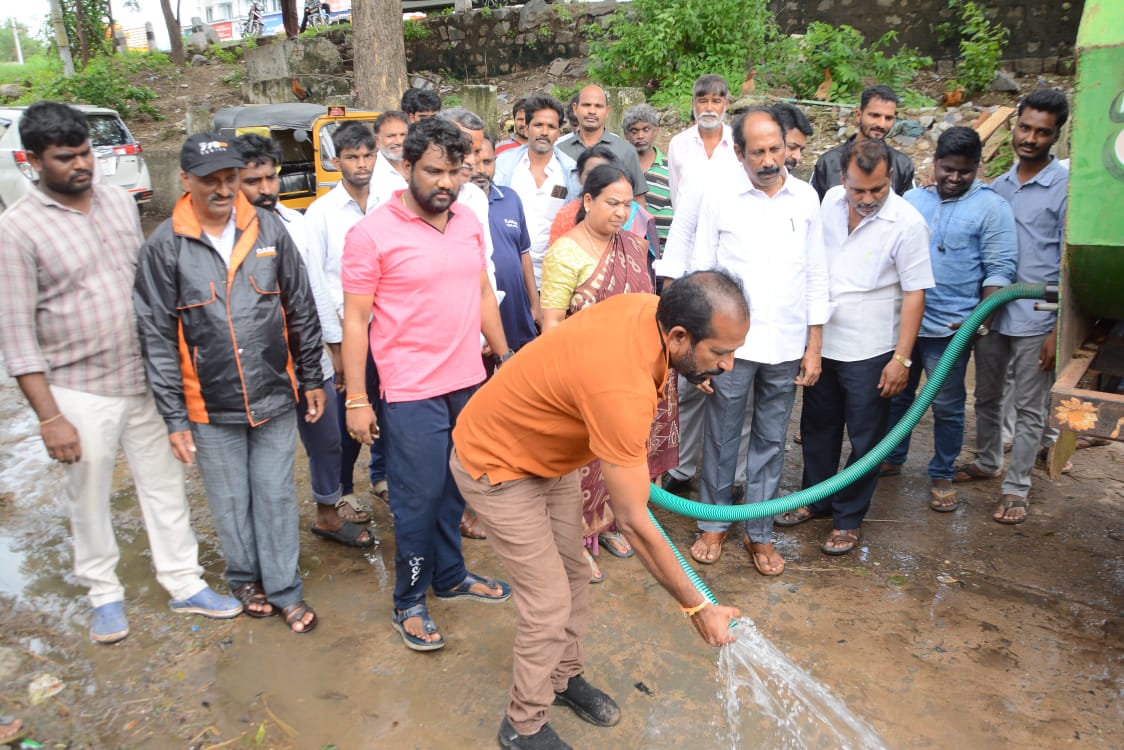 BvkSuda's tweet photo. Due 2 heavy Rains in KMC Div 47 some areas has been flooded with floods Sanitation works have been undertaken through @MC_Khammam @BvkSuda #KmmMayor inspected water areas Talk2 authorities about necessary helpful measures for them @KhammamCp @Collector_KMM @KTRBRS @puvvada_ajay https://t.co/5MRkx3aOJn