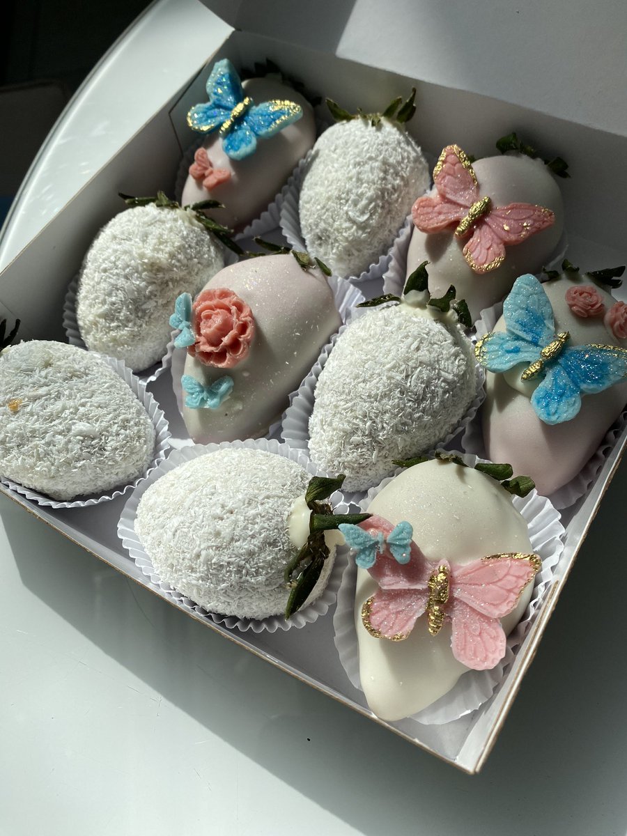 panrepostero's tweet photo. Estas son mis frutillas rellenas de toffee de dulce de leche y bañadas en chocolate. Personalizadas con amor para ustedes🫶🏼 https://t.co/rw5sqUTdj5