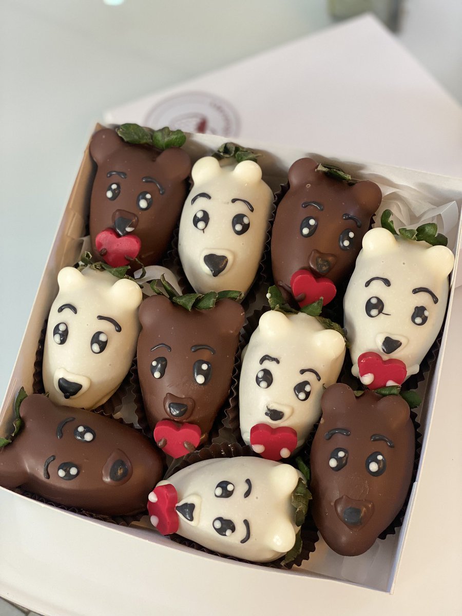 panrepostero's tweet photo. Estas son mis frutillas rellenas de toffee de dulce de leche y bañadas en chocolate. Personalizadas con amor para ustedes🫶🏼 https://t.co/rw5sqUTdj5