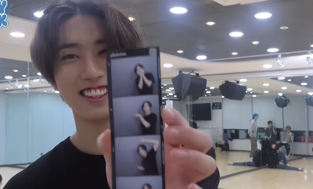 hanjiclips's tweet photo. he looks so good https://t.co/VnTFAJ6qx8