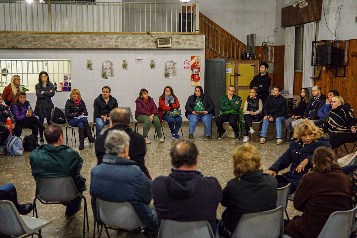 En Ciudadela junto a <a href="/dievalen/">Diego Valenzuela</a> en reunión con vecinos. Escuchar y conversar es la clave para seguir mejorando la gestión en <a href="/Municipalidad3F/">Municipalidad de Tres de Febrero</a>