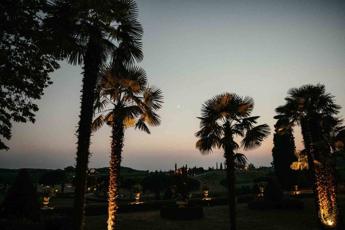 weddings_map's tweet photo. We are a sunset over the hills and a glass of good wine. We are that special moment you don’t want to forget and romanticism is in our nature.
#weddingsmap #weddingplanner #engaged https://t.co/Nnt10ZTcXA