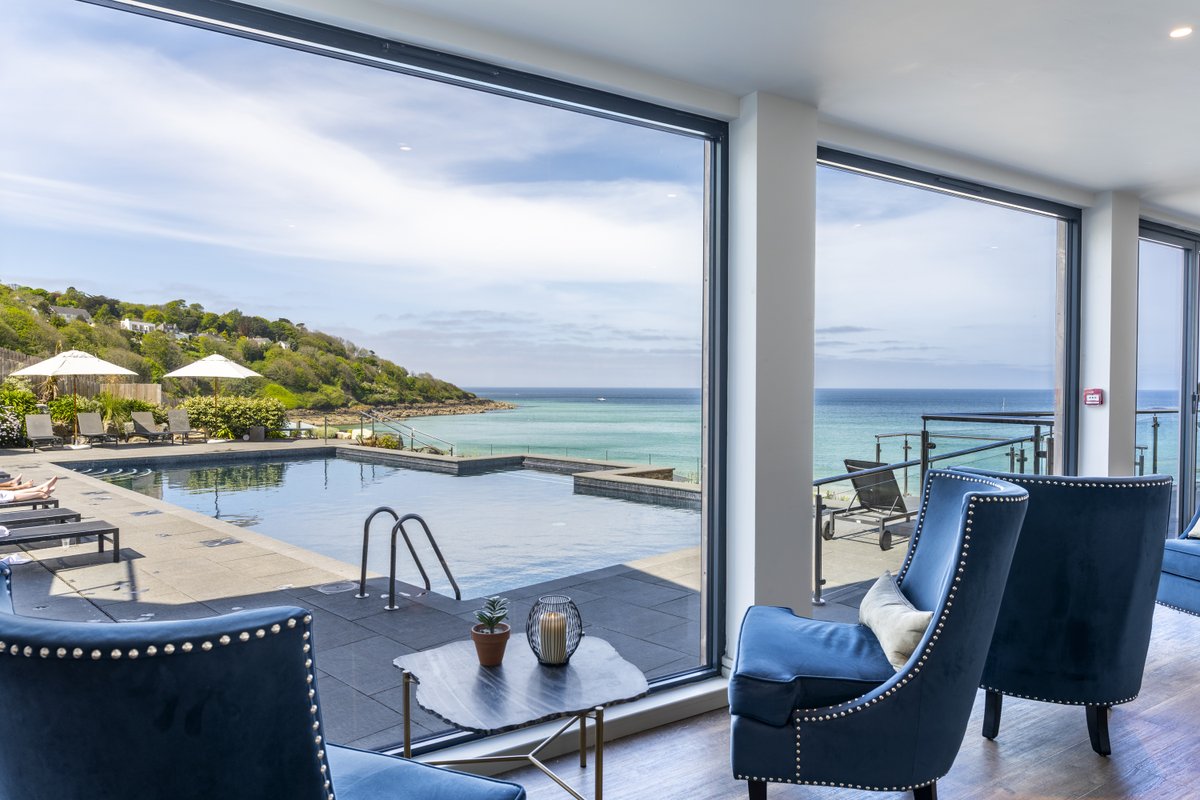 Fancy having this view at work? We're currently recruiting for a Spa Bar Person in our beautiful C Bay Spa Bar. See details here carbisbayhotel.co.uk/careers/spa/sp…