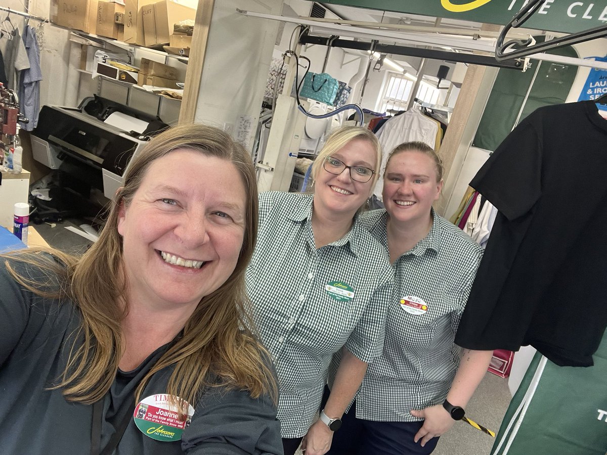 Lovely to meet new starter Irene in Didsbury branch this week and catch up with manager Chloe <a href="/MOJODryCleaners/">MOJO</a> <a href="/TimpsonNews/">Timpson Group News</a>