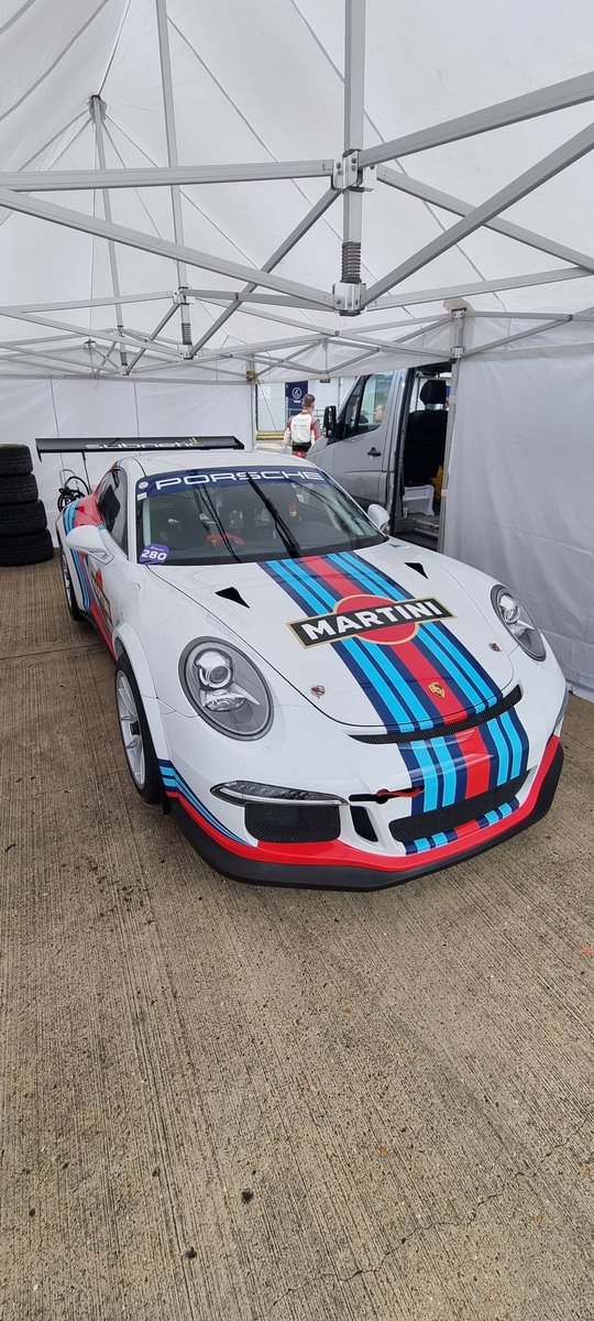 AdrianMedeiros's tweet image. @silverstonecircuit testing. Nice day!
Treinando em Silverstone cliente aprendendo muito!
#drivercoaching #driver #pilotobrasileiro #pilotoprofissional