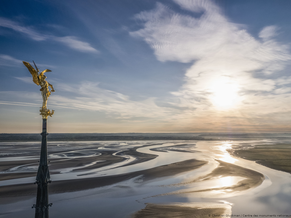 leCMN's tweet photo. Pour tous nos insomniaques, couche-tard et autres oiseaux de nuit, nos monuments ont pensé à vous. 🥳
Découvrez une sélection de nos activités à faire dès le coucher du soleil. 🌅 #thread https://t.co/cy0UkiwiJq