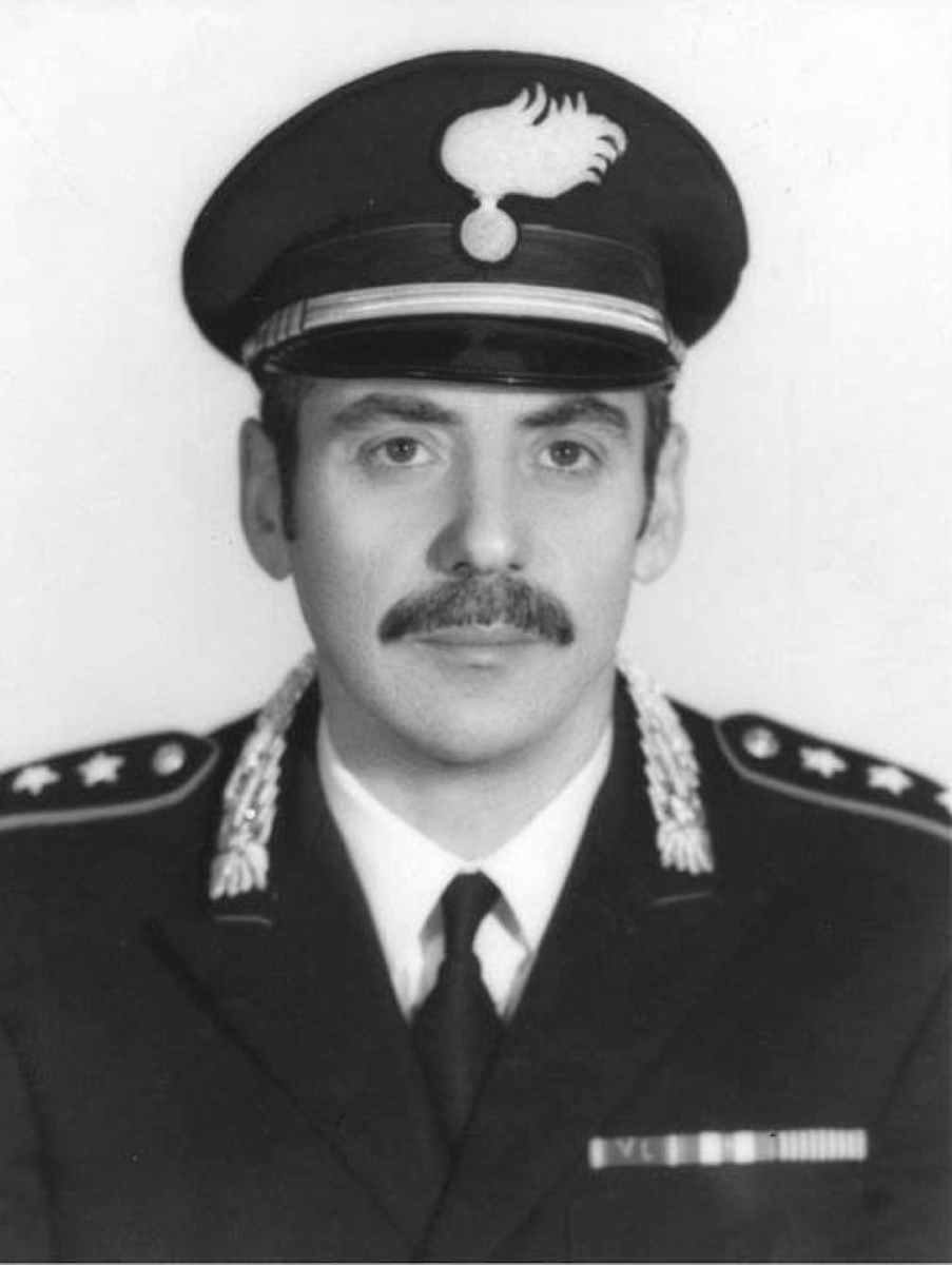 ANPIRomaPosti's tweet photo. Colonnello dei @_Carabinieri_ , tra gli uomini di fiducia di #CarloAlbertoDallaChiesa, comandante del nucleo investigativo di #Palermo, #GiuseppeRusso venne assassinato dalla #mafia a #Ficuzza il #20agosto 1977 mentre si stava occupando del caso #Mattei.Aveva 49 anni. https://t.co/f38sMpfffj