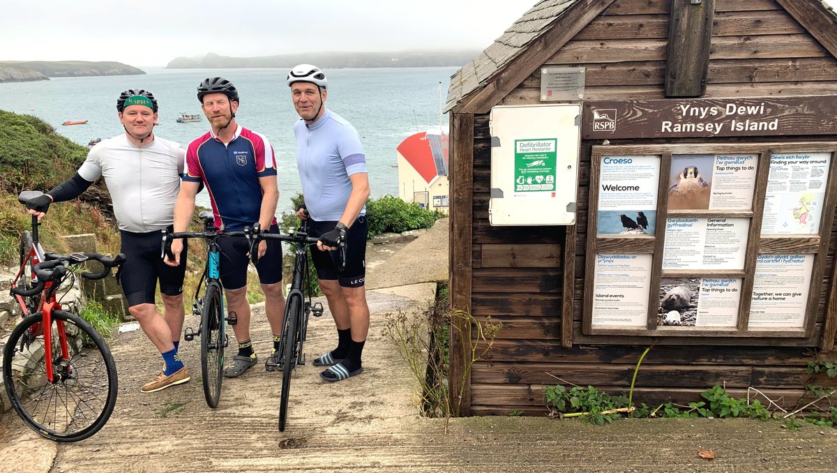 NorwichSchool's tweet photo. Norwich School's Richard Sims has set off on his 400 mile, west to east bike ride accompanied by @RDolding and @KBlakey1 in aid of @ACTcharity - 117 miles done on day one! 🚵‍♂️

Great work everyone! 👏

Donate here: https://t.co/GPcsEMU4nN

#thevoiceofcommunity #oneschoolmanyvoices https://t.co/M3ZFgY6fCf