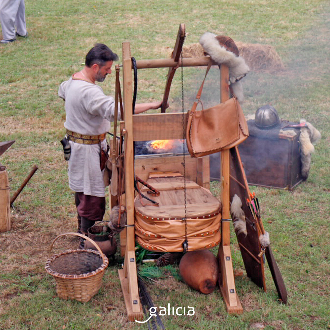 Estas son as festas desta fin de semana 🥳:  
🎭 O Oenach Atlántico en Narón 
🍰 Festa da Bica en A Pobra de Trives. 
🍖 Festa do Carneiro ao Espeto en Moraña   

Imos?  

#Galicia #FiestasDeInterésTurístico #GastronomíaDeGalicia