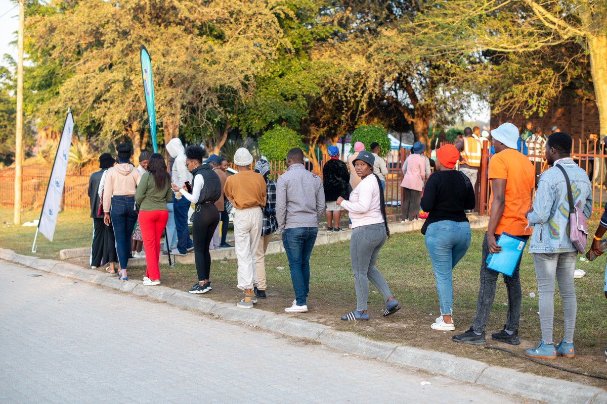 EmpowaYouth's tweet photo. Sihlela kusita insha lengasebenti
#empowayouthweekend #InspiredConnectedTransformed #empoward2work #eyw https://t.co/i88TPkPGFH