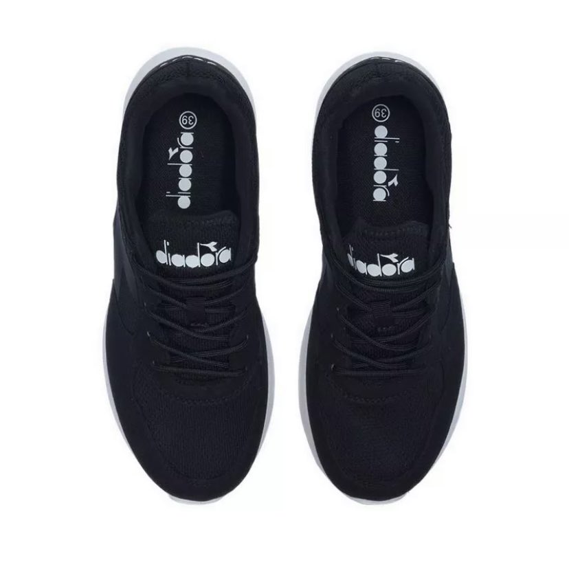 Aku bakal REKOMENDASI ke kalian yg suka bgt sama running atau jogging.. ini ada bbrp sepatu yg HIGH QUALITY tp ttp gak bikin Kantong Kering.. yuk simak!!!

• • • THREAD • • •

1. DIADORA Gotic Men
✨ 4.9
Terjual 127+++
Nyaman dipakai, ORI😍
Link: shope.ee/7f6NyHgwsZ