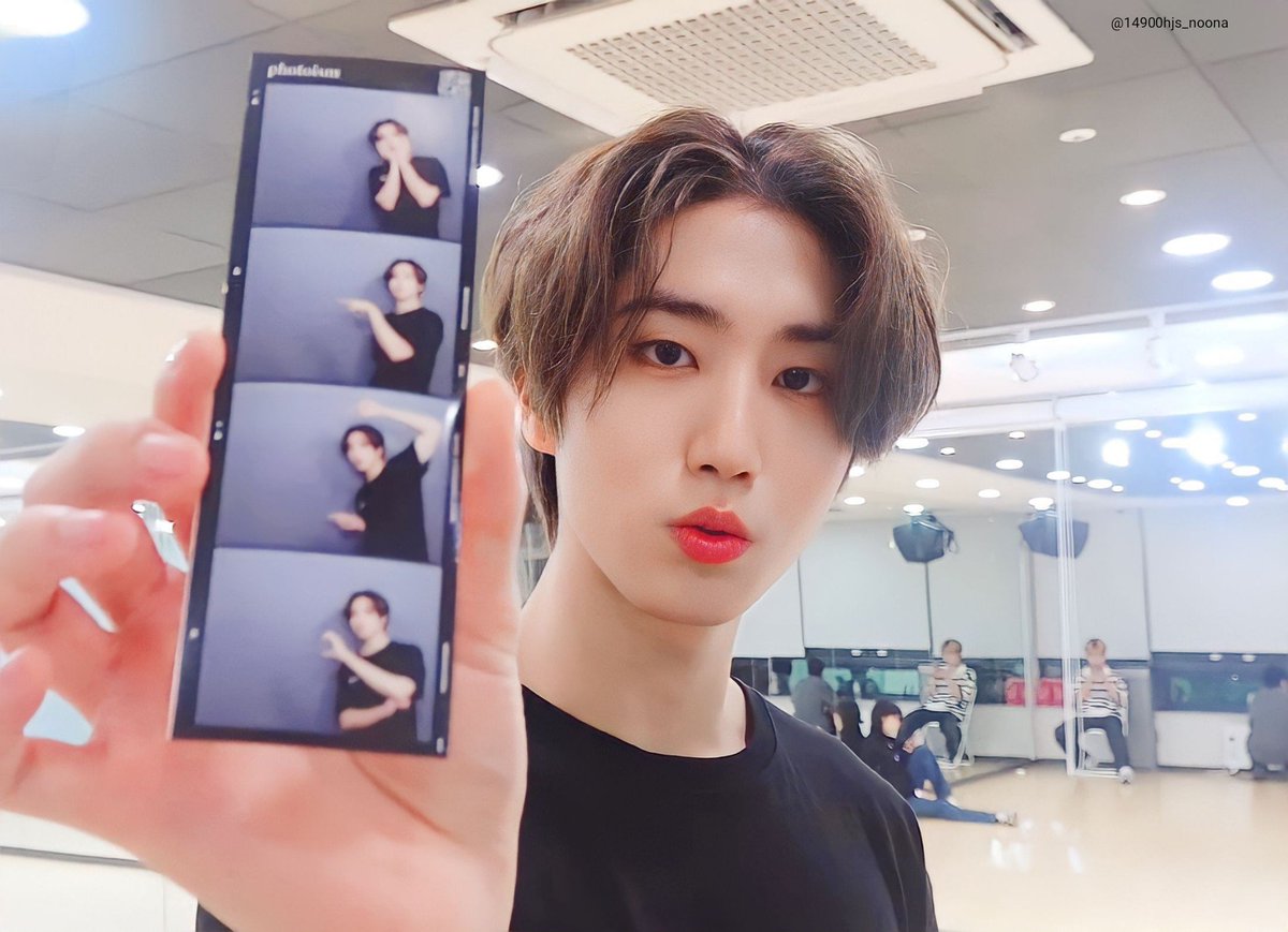 14900hjs_noona's tweet photo. [2023 STAYweeK]
Stray Kids 📷 With STAY Behind "HANJISUNG"🖤🐿️🫶

@Stray_Kids
#한지성 #한 #HAN #HANJISUNG
#2023STAYweeK #스테이위크 #스테이크
#PhotoWithSTAYBehind https://t.co/B1e7K4CnTV