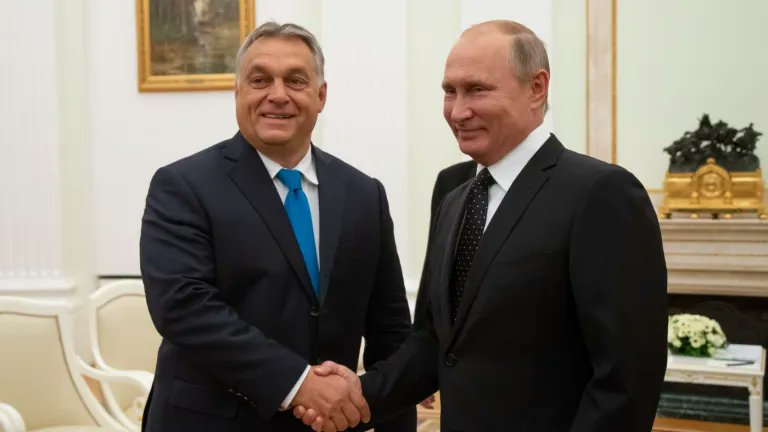 So Trump flew boxes documents north with “the family” in June of 2022 Then he had a private meeting with Putin’s pal Viktor Orban in August of 2022 Draw your own conclusions