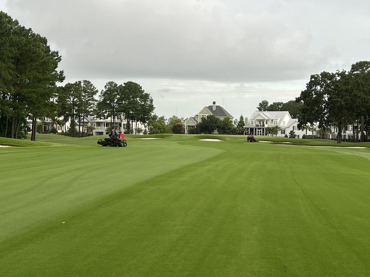 joeyfr60's tweet photo. Quarterfinals for the 75th USGA Junior Amateur Championship. Rain stay away. https://t.co/KrqNI6wMRR