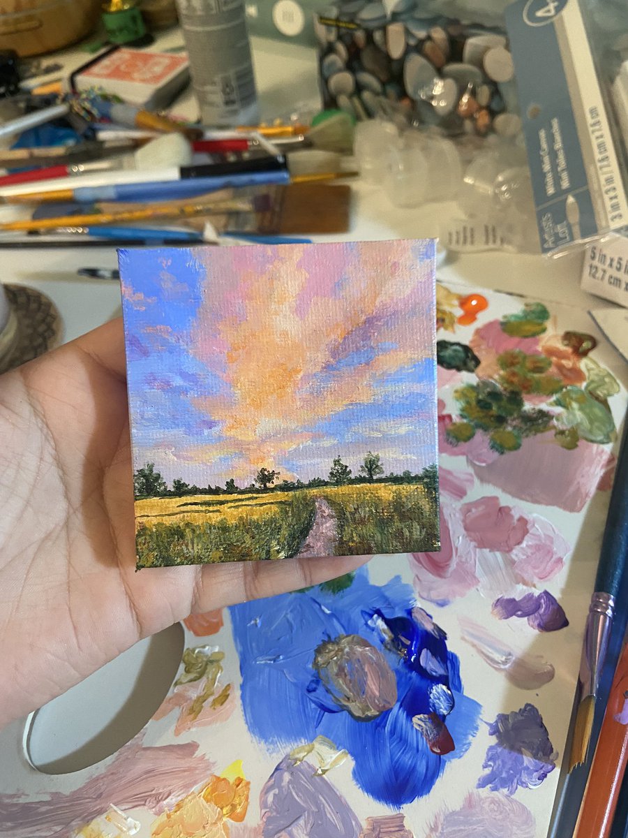 Started painting again last night! 🎨 
Haven’t done it in years. 

Starting mini so I don’t overwhelm myself at give up😅 🖼️