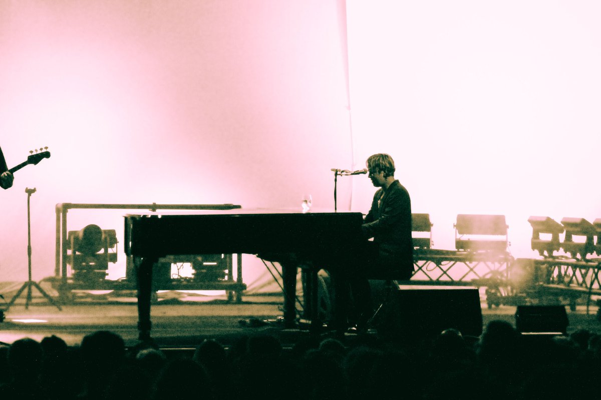 El artista Tom Odell iluminó el escenario de <a href="/nitsbarcelona/">Les Nits de Barcelona</a> organizado por @LiveClippers ✨💗

📸: <a href="/laraballestero/">Lara Ballesteros</a>