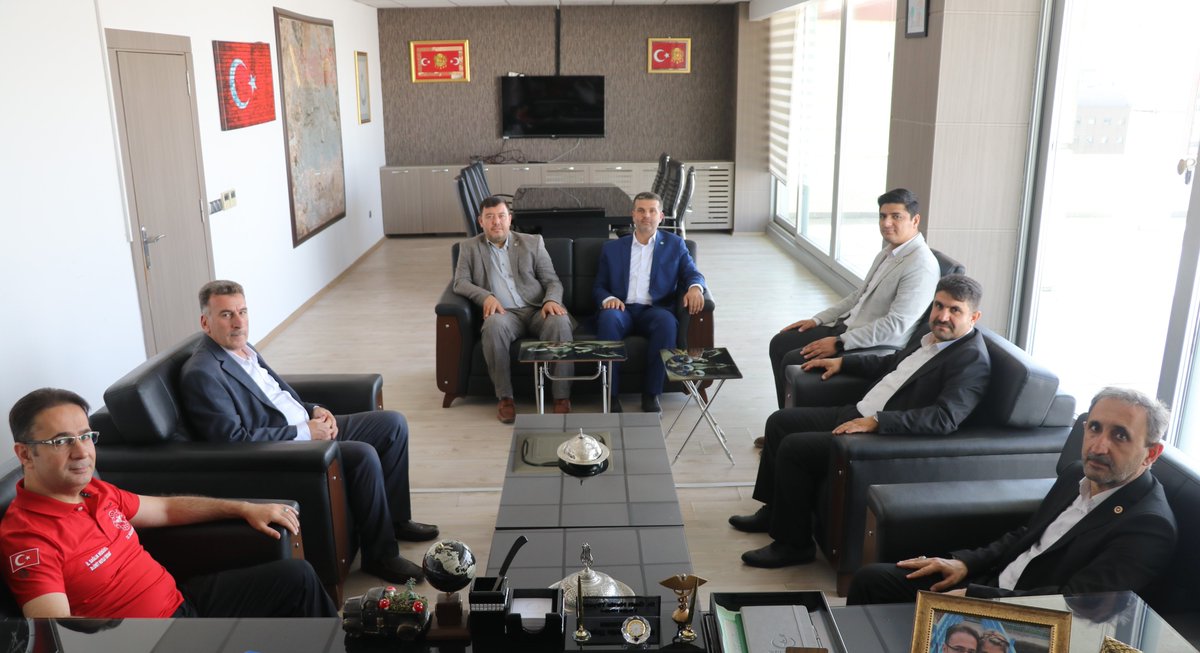 Genel Sekreterimiz ve Gaziantep Milletvekilimiz Sn. Şehzade Demir, İl Başkanımız Sn. Faruk Göçer ve beraberindeki heyetle İl Sağlık Müdürümüz Sn. Ümit Mutlu Tiryaki'yi ziyaret etti. Ziyarette kentin sağlık sorunları, sağlık alanındaki mevcut çalışmalar ve yeni projeler konuşuldu.
