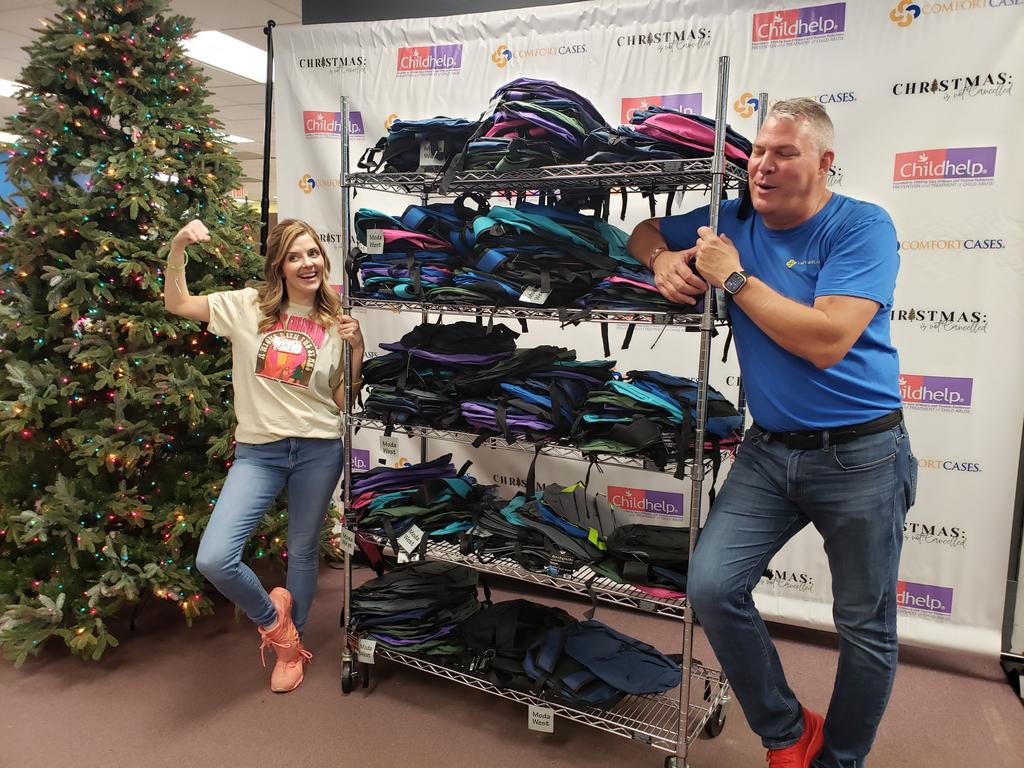 BethP9999's tweet image. Good morning! Today, we're excited to join @jen_lilley and #ChristmasIsNotCancelled at #ComfortCases in Rockville, MD, to pack backpacks for children in need. Have a Fantastic Friday!