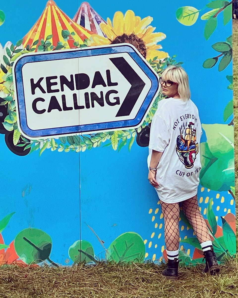 laurahorton4's tweet photo. I’m most certainly not. And I’m down for that! Kendal day two let’s go! #kendalcalling #inthefields #noteveryonescupoftea #brokensociety #fuckcancer https://t.co/VrxBVrNBZu