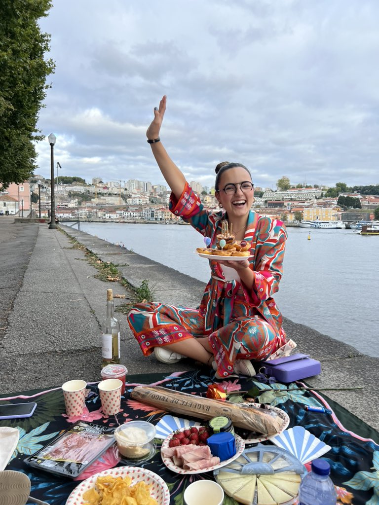 My sisters surprised me with an amazing picnic in Porto for my Birthday! 🌎🩵 An incredible birthday celebration with Pastéis de nata!!! So thankful with God for a life full of adventures and blessings.