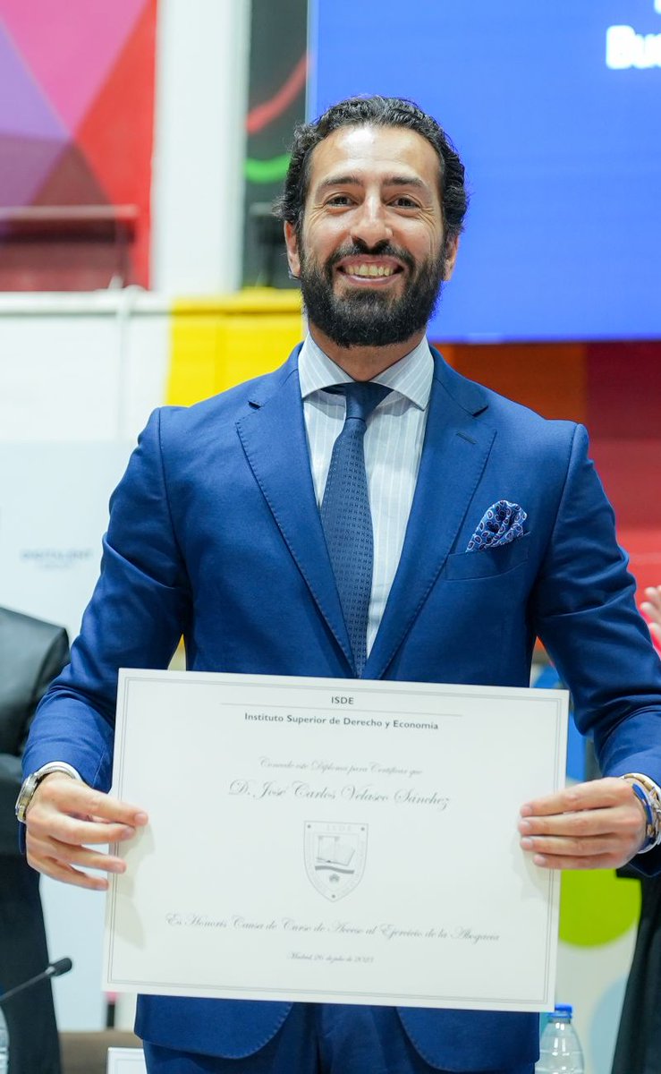 #Docencia | Durante la graduación del curso 2022/2023 de <a href="/isdeuniversity/">ISDE Law Business School</a> , nuestro socio director <a href="/jcarlvelasco/">JOSÉ CARLOS VELASCO</a> ha recibido el premio Profesor Honoris Causa, por su destacada trayectoria profesional y su invaluable contribución al programa

#MoodFusterFabra #ExcelenciaLegal