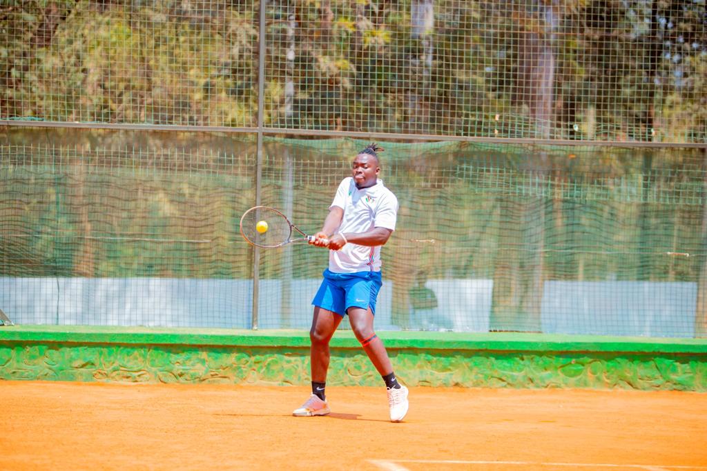 tennis_rwanda's tweet photo. #DavisCupRwanda 

Group IV - Africa - Group A  

Day III, Match II 

Ismael Mzai ( #Kenya) ✅️

6-2 6-4 

Cliford Wuyum Nkwain ( #Cameroon) 

#DavisCup #CIMERWA #AmekiColor #ParkInn #SimbaVoyages #VisitRwanda #Liquid https://t.co/GqzT4tAAcd