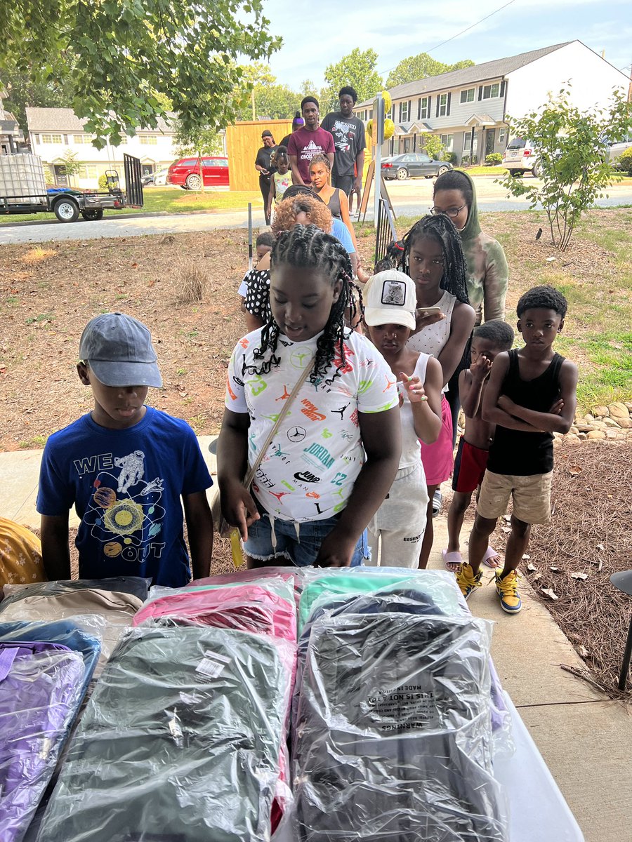 thebenoitgroup's tweet photo. #FeelGreatFriday - @TheBenoitGroup ‘s Social Expressions resident services division hosted a school supply and backpack giveaway at our London Townhomes property. 📚✏️✂️📓 https://t.co/9G5pZjxz33