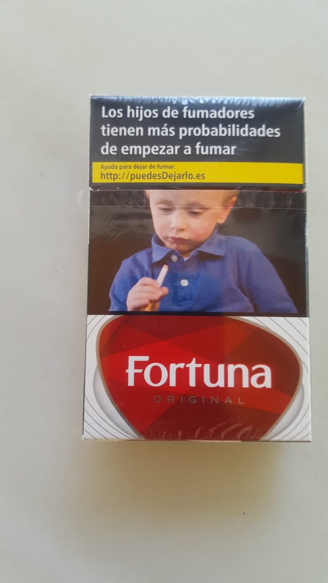 albertbotran's tweet photo. Ma mare quan va a l’estanc: no vull els paquets que tenen fotos de fàstic. Doneu-me el del Putin petit.

El Putin petit: https://t.co/jxmSnCO5Zb