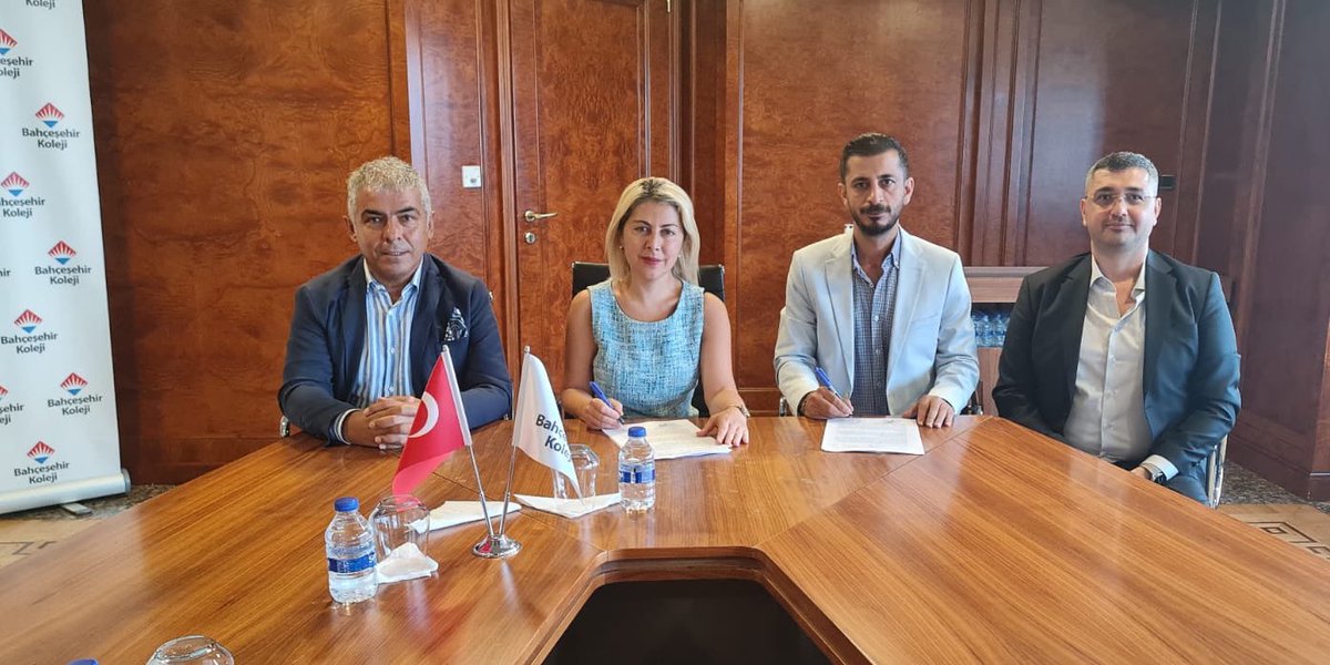 bahcesehir_k12's tweet photo. ❤️𝐀𝐢𝐥𝐞𝐦𝐢𝐳𝐞 𝐇𝐨ş 𝐆𝐞𝐥𝐝𝐢𝐧 𝐓𝐚𝐫𝐬𝐮𝐬💙

✍🏻2024-25 eğitim öğretim yılında Bahçeşehir Koleji ailesine katılacak olan “Tarsus Kampüsü” için imzalar atıldı.

#BahçeşehirKoleji https://t.co/yx2gUblEjJ