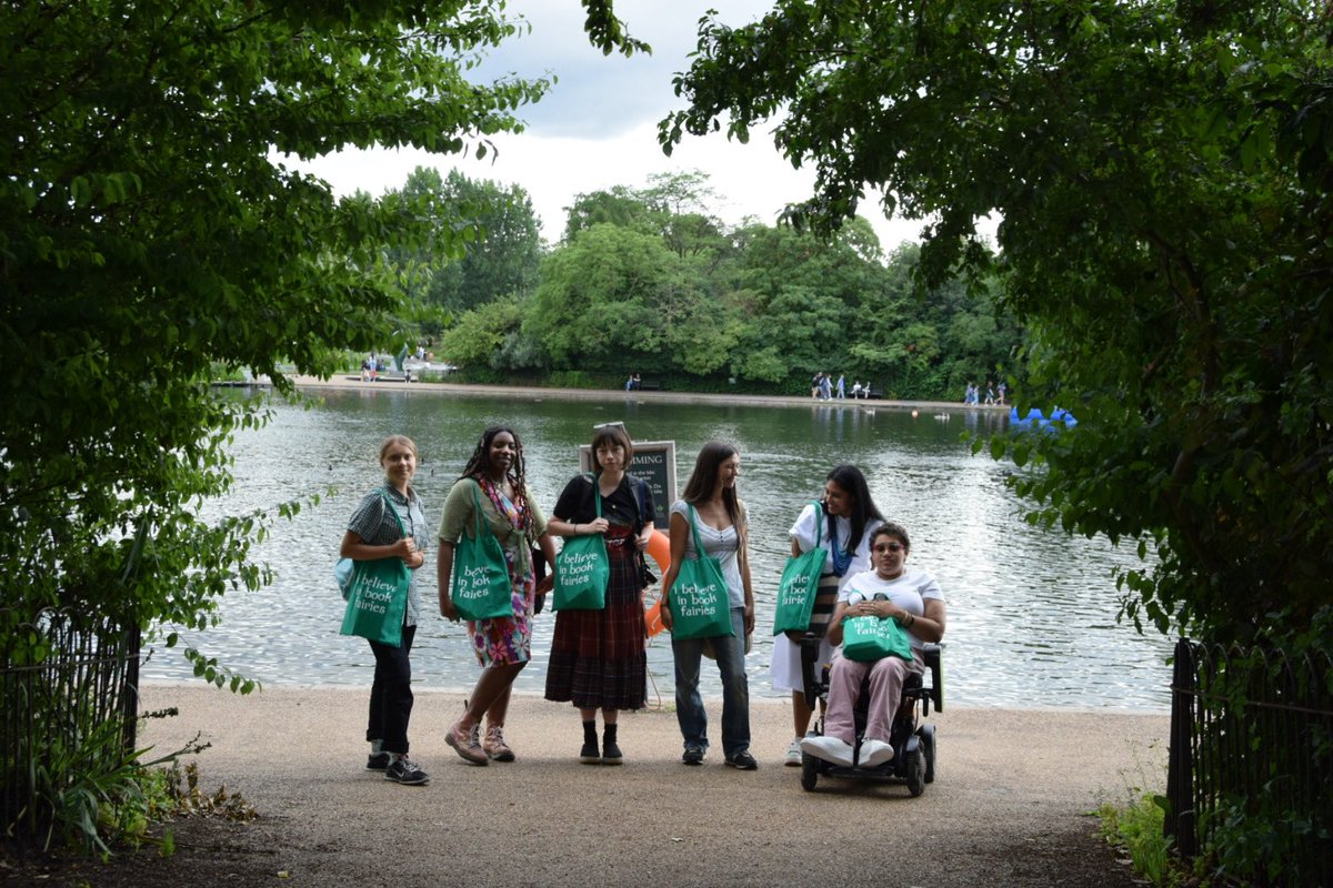 the_bookfairies's tweet photo. The Book Fairies have been joined by a team of climate activists in London today! Who will be lucky enough to spot the books that were shared? @GretaThunberg @toritsui #IBelieveInBookFairies #GreenBookFairies #COPBookFairies https://t.co/sWWOu6QR6k