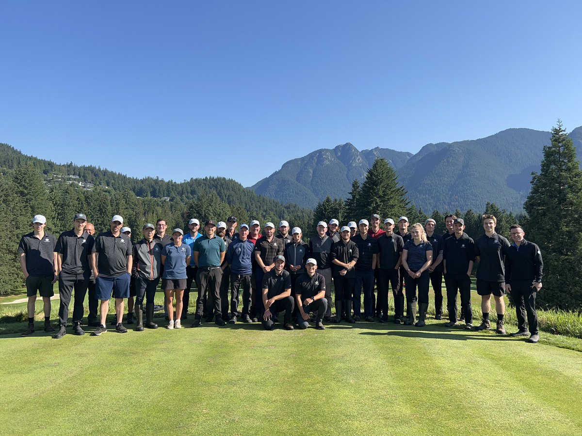 Outstanding job this week @CapilanoGreens team! Early mornings and late evenings are nothing to an enthusiastic and passionate group of people. There are some missing from this photo but the course can’t look and play like this without every one of these people #PacCoastAm