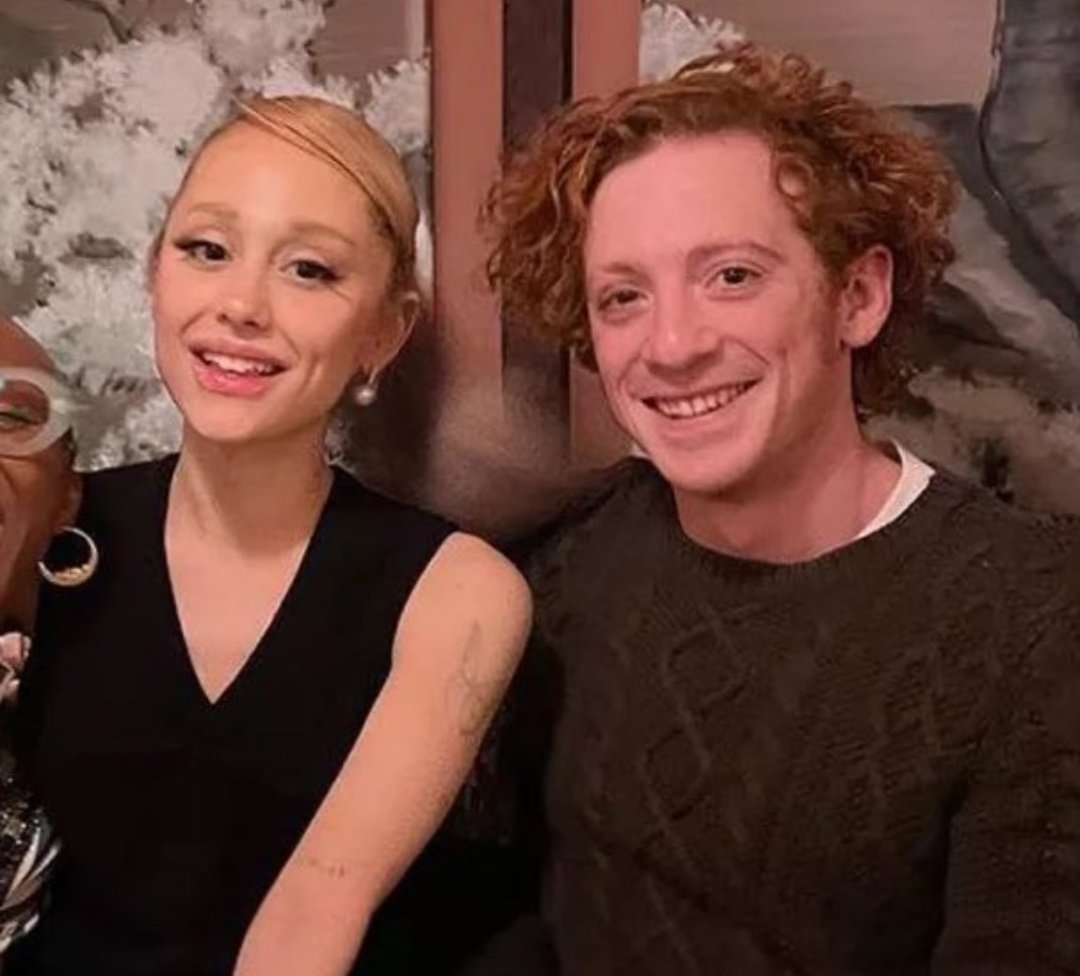 TheBrohioan's tweet photo. Between Ariana Grande and Doja Cats new boyfriends it's finally the year mid men takeover. It's really our time to shine fellas. I used to pray for times like this. https://t.co/C3dNJuFo2J